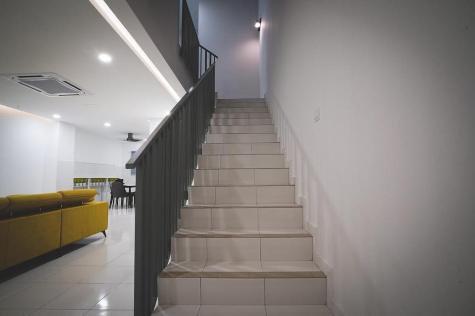 HM Residence 11pax Setia City Convention House in Selangor, Malaysia