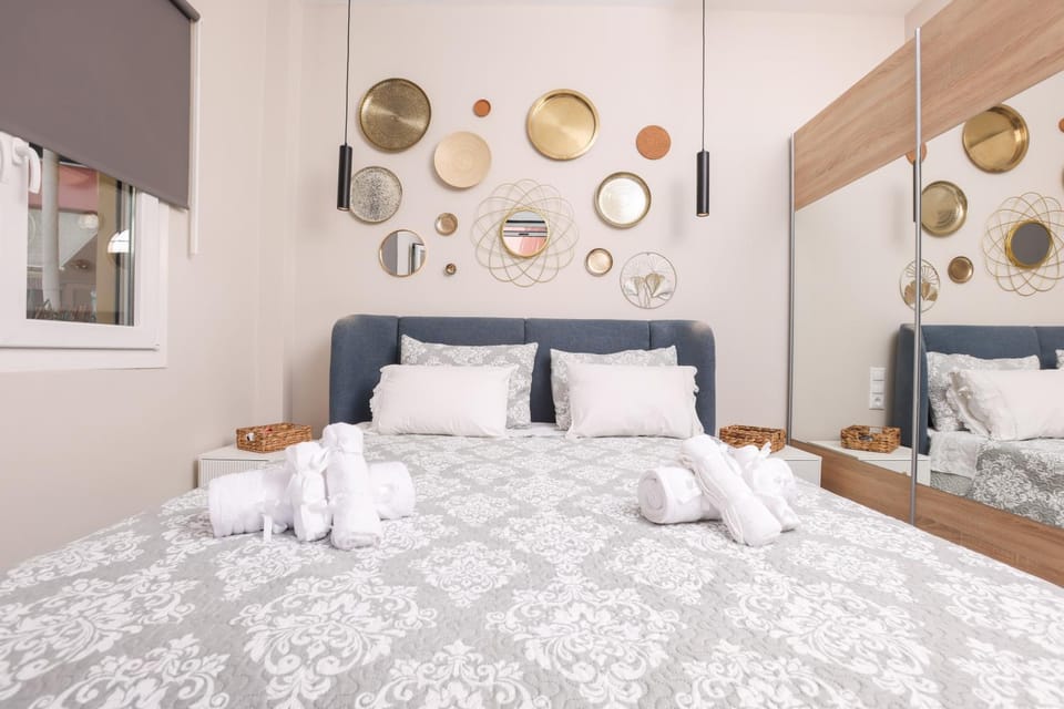 Bed, Bedroom, towels