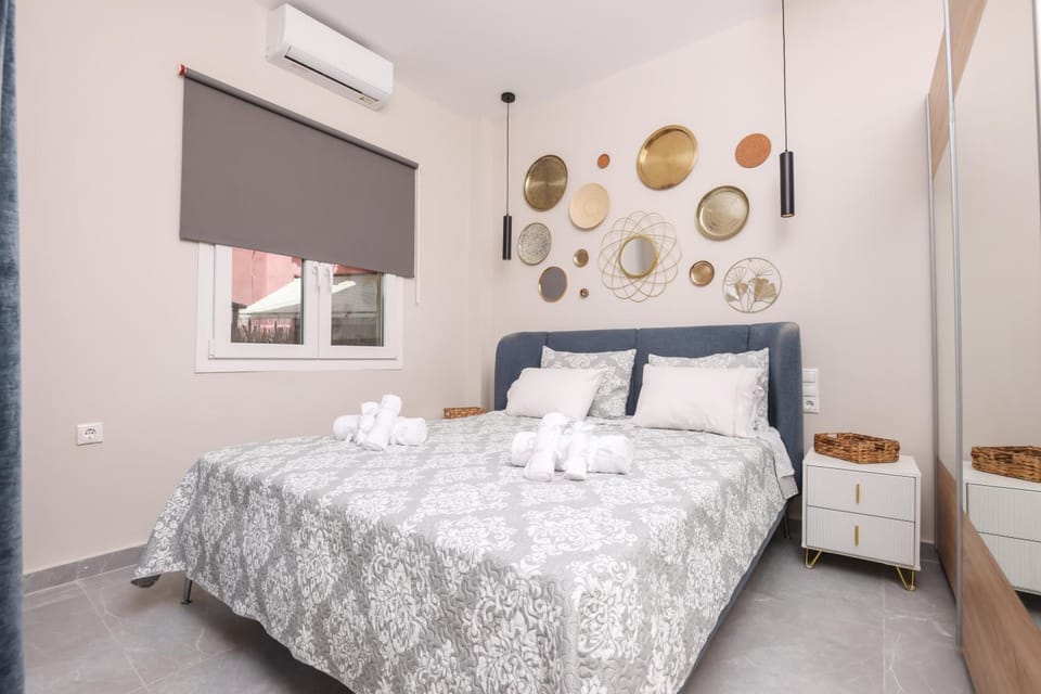 Bed, Bedroom, towels, air conditioner