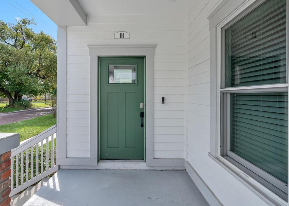Sleeps 20! Luxe 6 BDRM 4 BTH Duplex - Downtown TPA House in Tampa