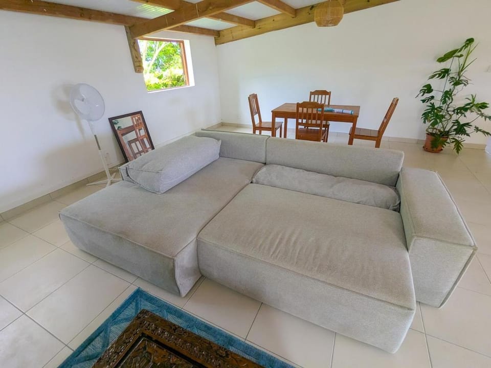 Bed, Living room, Seating area, Dining area