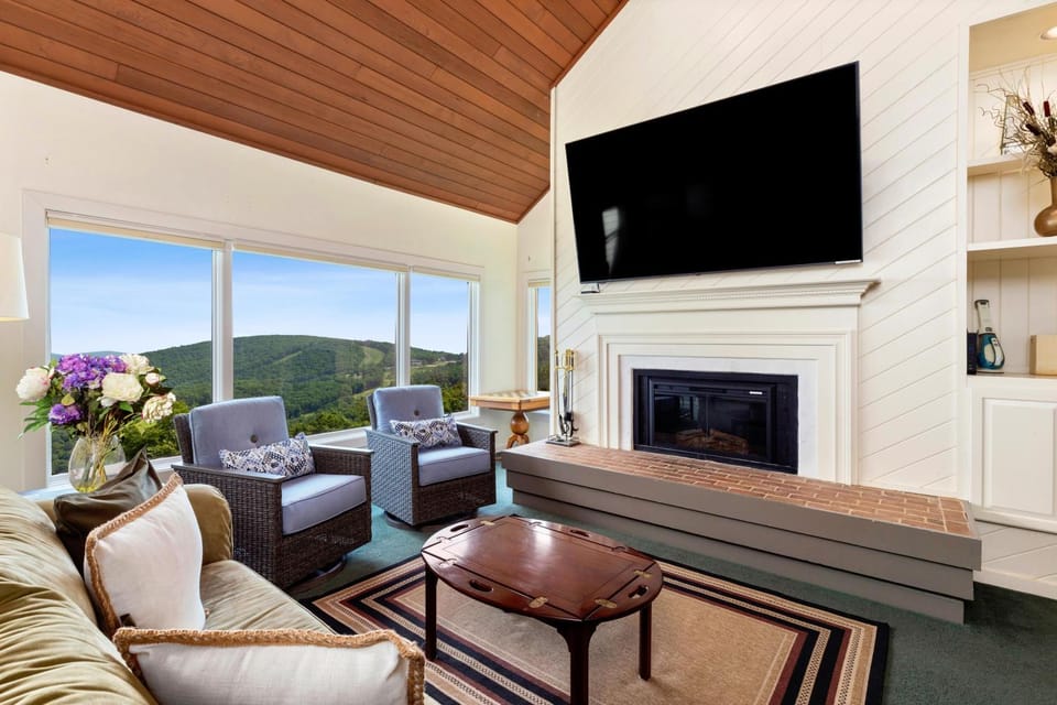 Highridge 06 with Wintergreen Advantage House in Nelson County