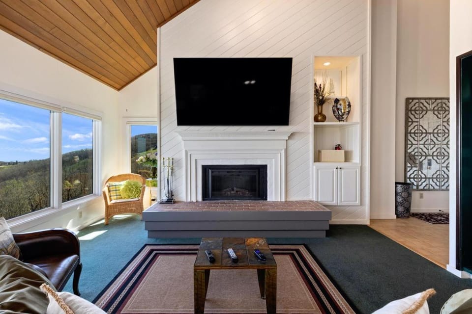Highridge 06 with Wintergreen Advantage House in Nelson County