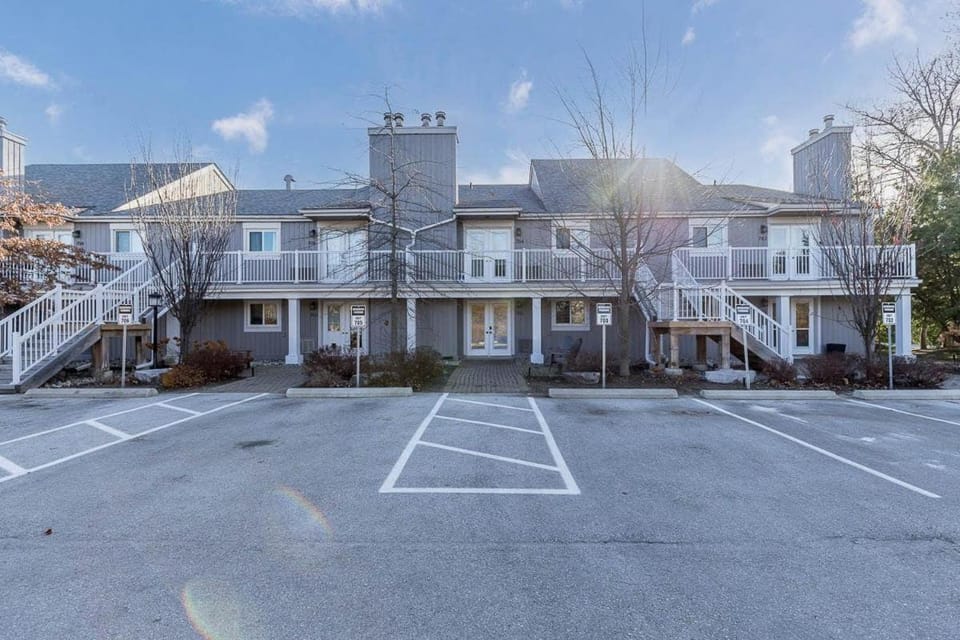 The Landing Pad - Condo in Collingwood House in Collingwood