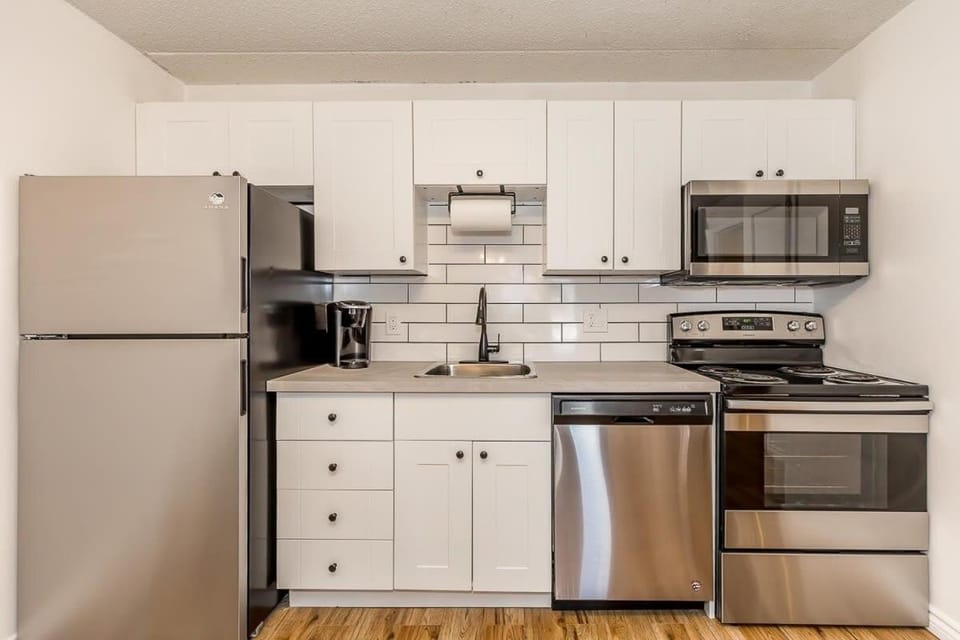 The Landing Pad - Condo in Collingwood House in Collingwood