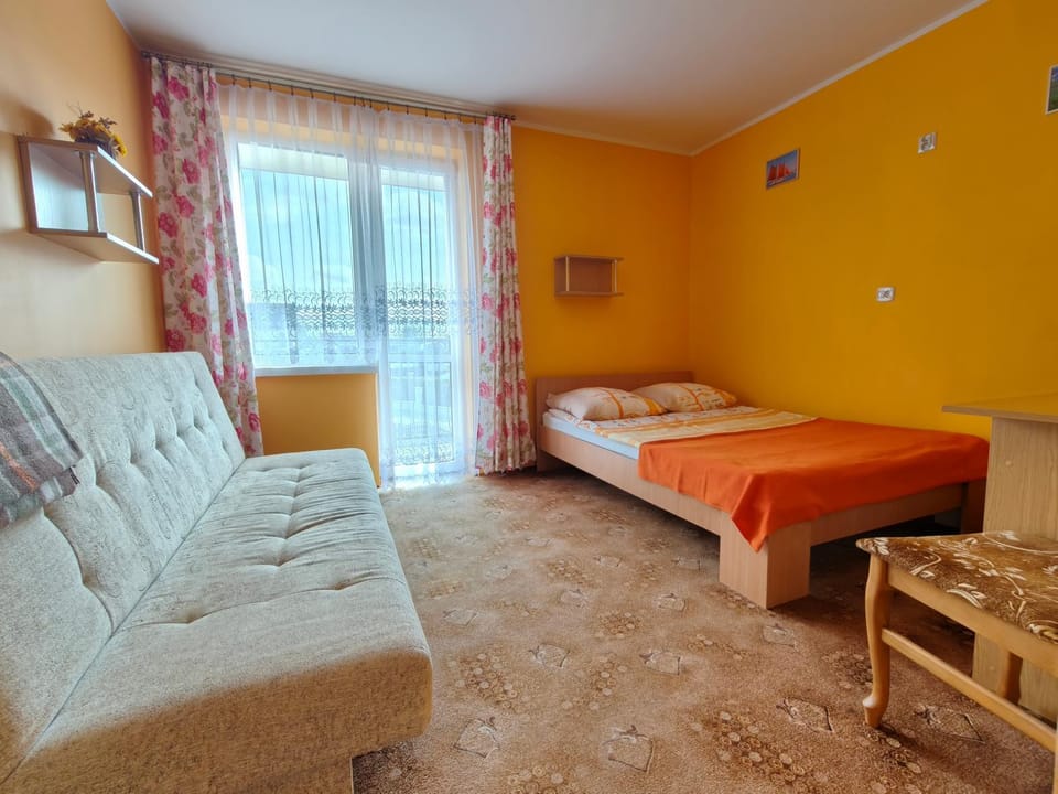 Bed, Photo of the whole room, Seating area, Bedroom