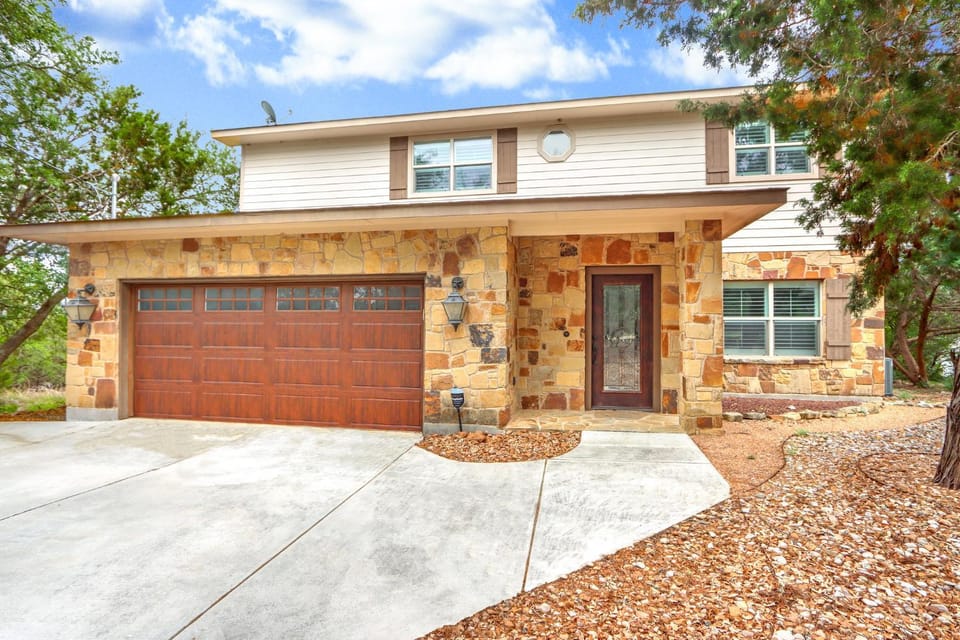 Skyview Lodge House in Canyon Lake