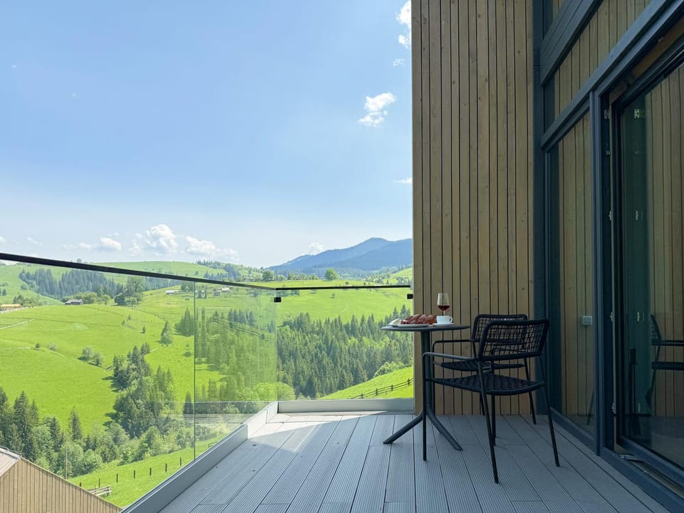 Day, Natural landscape, View (from property/room), Balcony/Terrace, Dining area, Mountain view