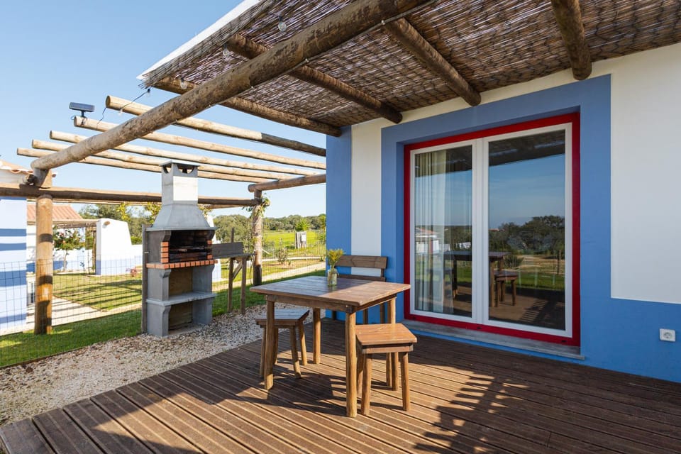 Property building, Day, Balcony/Terrace