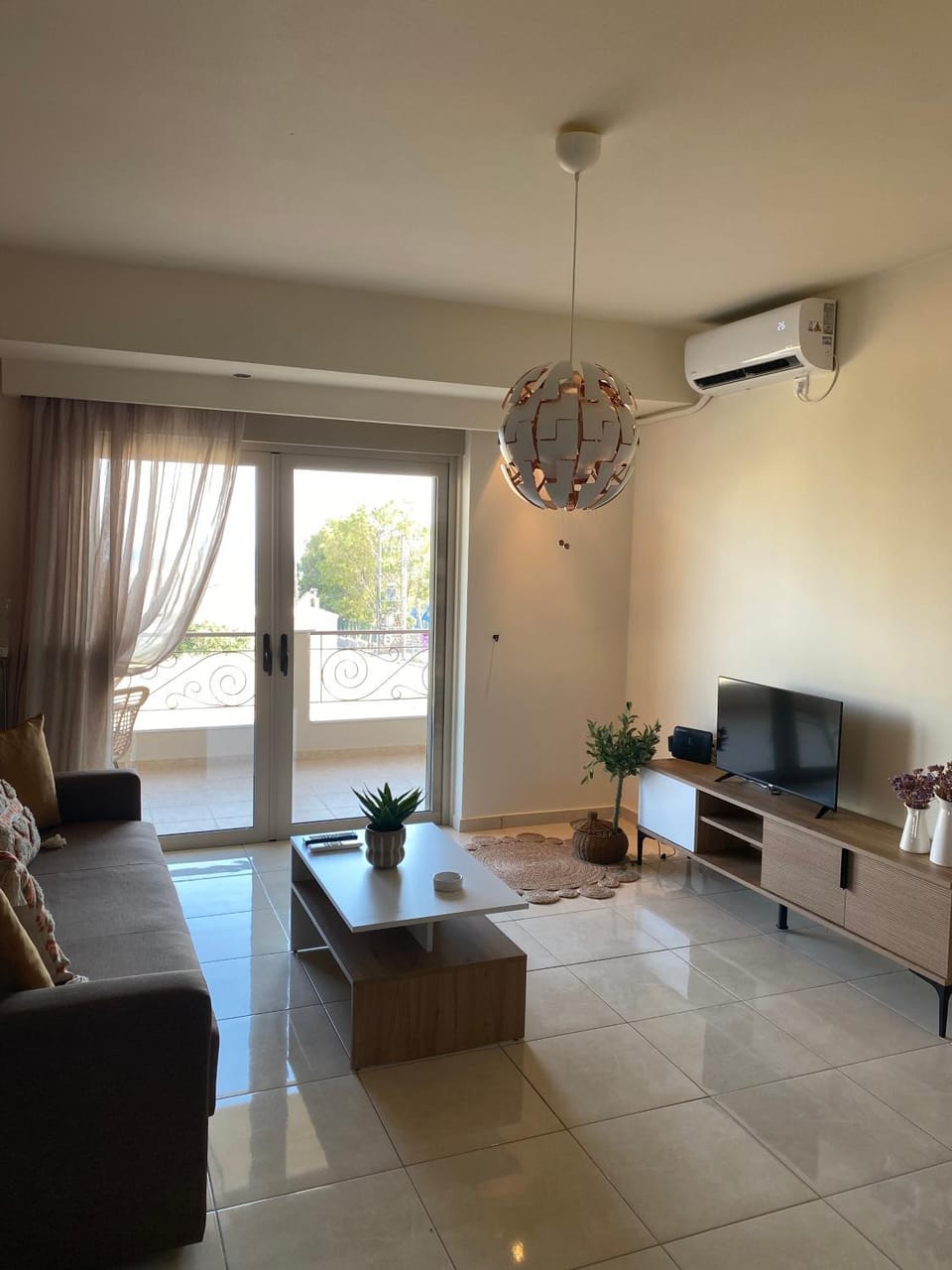 Living room, Seating area, air conditioner