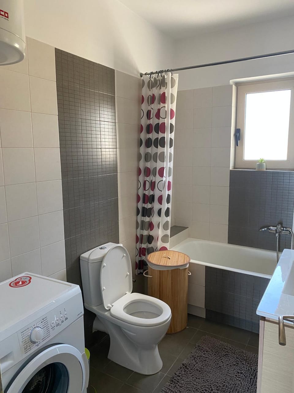 Toilet, Bathroom, towels, washing machine