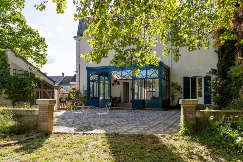 Property building, Facade/entrance, Garden, Garden view