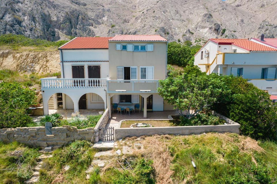 Property building, Day, Natural landscape, Mountain view