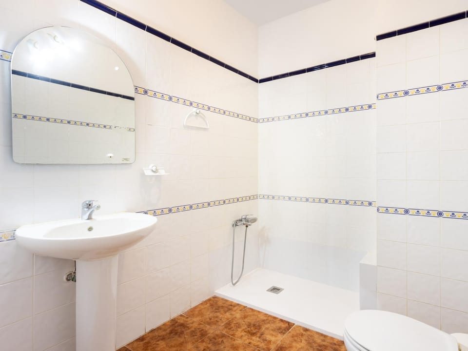 Shower, Toilet