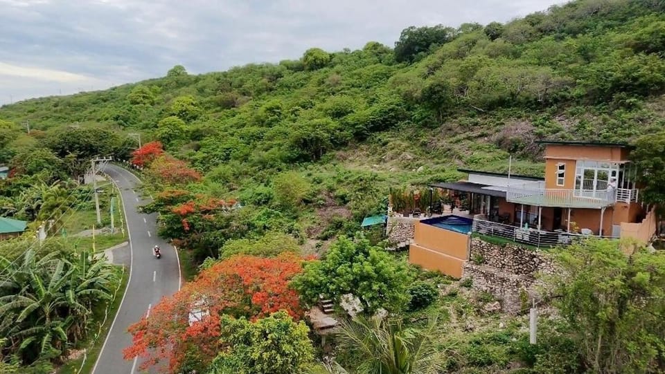 Barney's Pointe Beach House, Batangas City Villa in Batangas