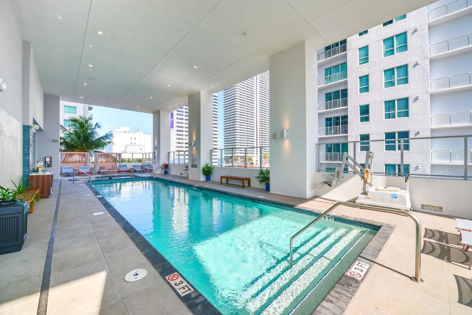 Property building, View (from property/room), Balcony/Terrace, Pool view, Swimming pool, sunbed