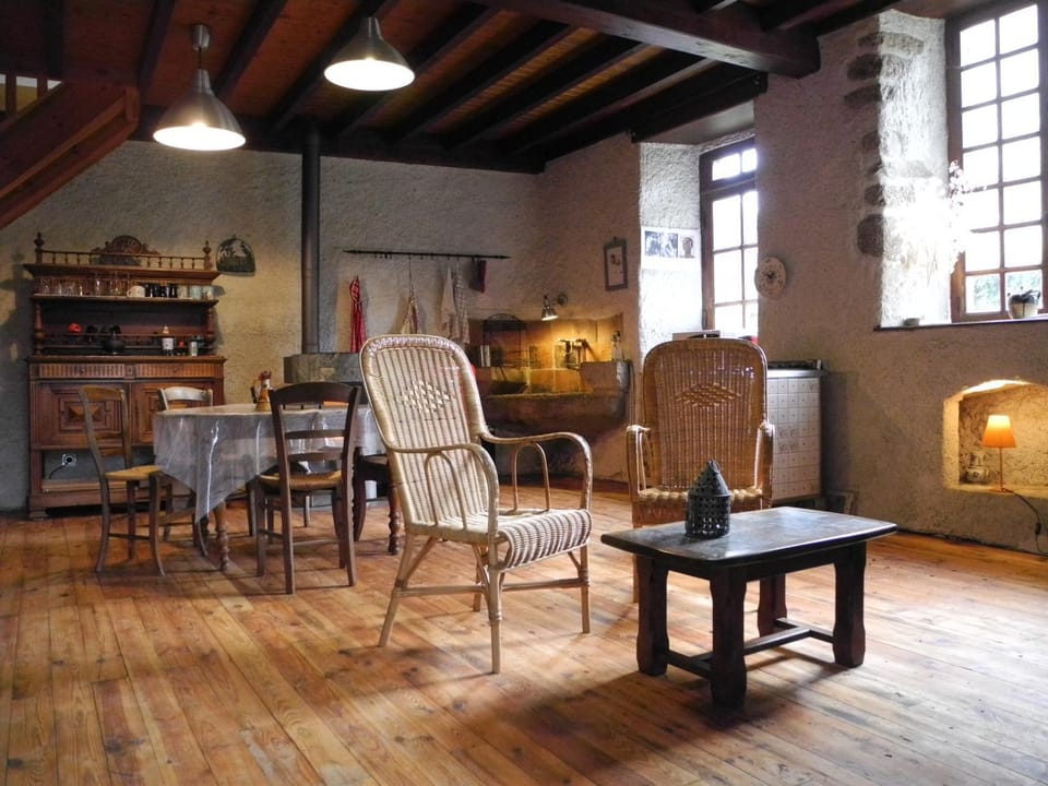 Kitchen or kitchenette, Living room, Dining area