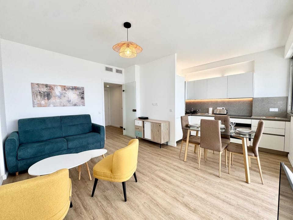 Bed, Kitchen or kitchenette, Living room, Dining area