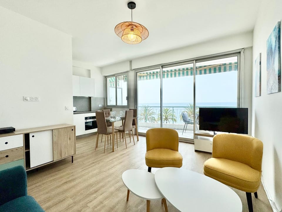 TV and multimedia, Kitchen or kitchenette, Living room