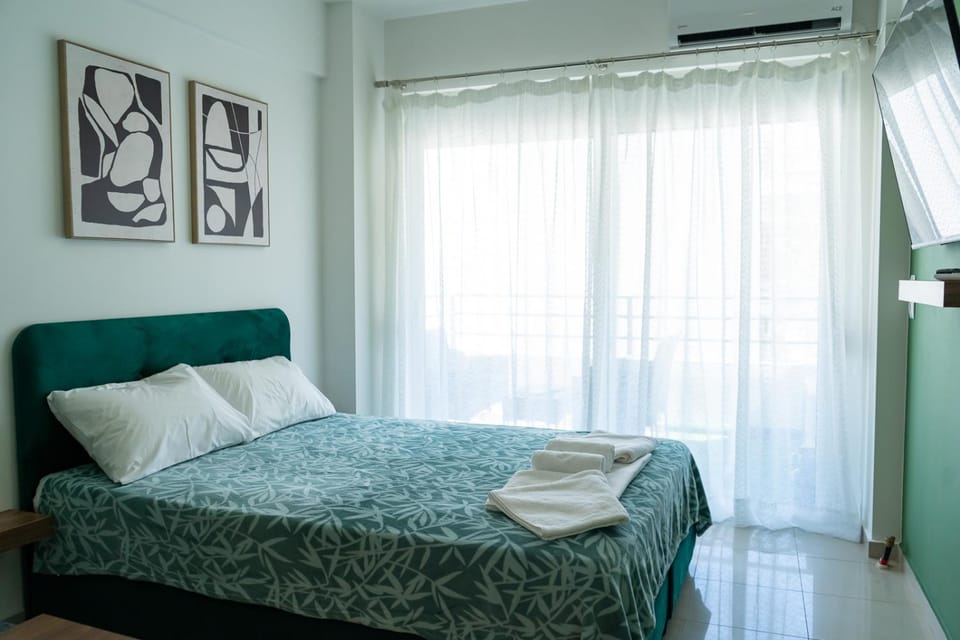 Bed, Bedroom, towels, air conditioner