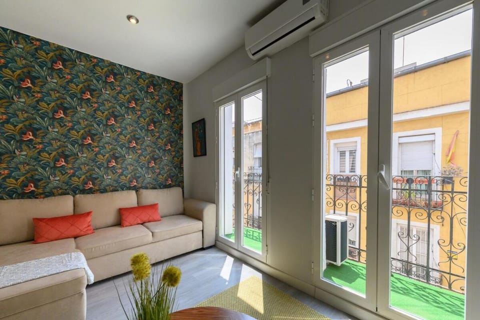 2 bedroom apartment with balcony in Madrid Temporary TEN602 Apartment in Madrid