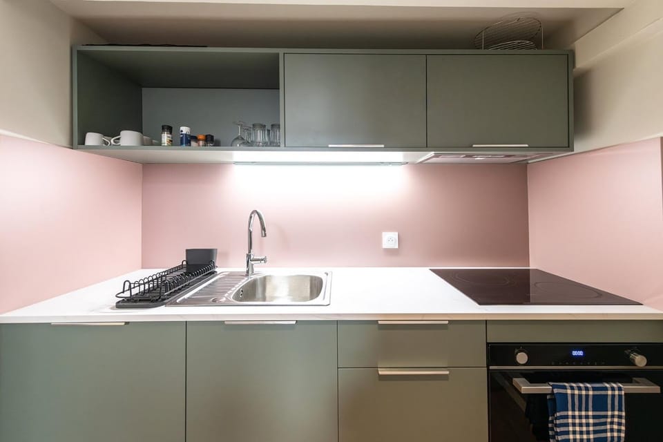 Kitchen or kitchenette