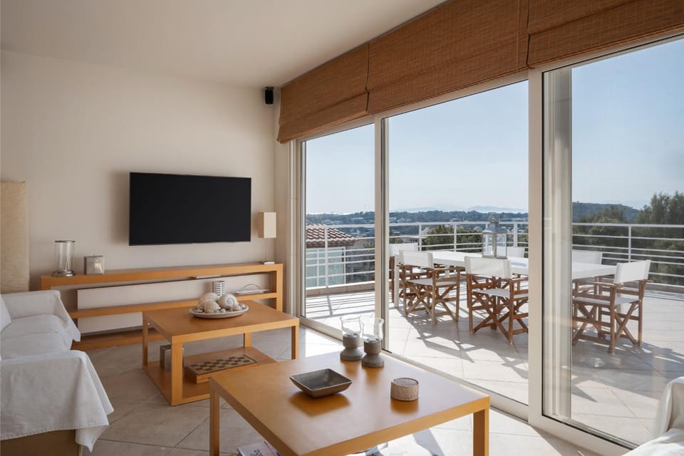 TV and multimedia, Balcony/Terrace, Living room, Dining area
