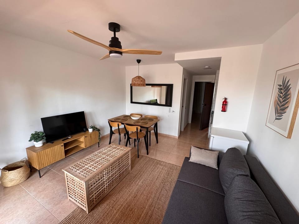 TV and multimedia, Seating area, Dining area