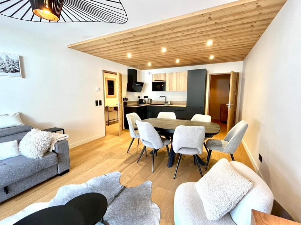Kitchen or kitchenette, Living room, Seating area, Dining area