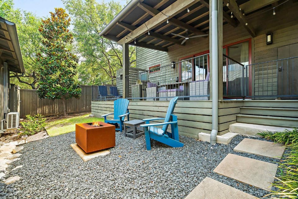 Cozy Lake Cabin - 1BR - Pickleball - BBQ - Firepit Cabin in Lake Travis