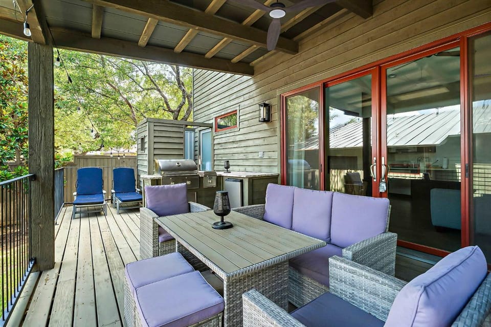 Cozy Lake Cabin - 1BR - Pickleball - BBQ - Firepit Cabin in Lake Travis