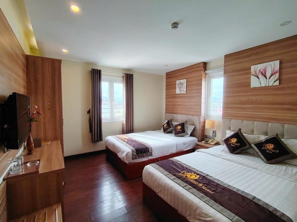 Bed, Photo of the whole room, towels, wardrobe