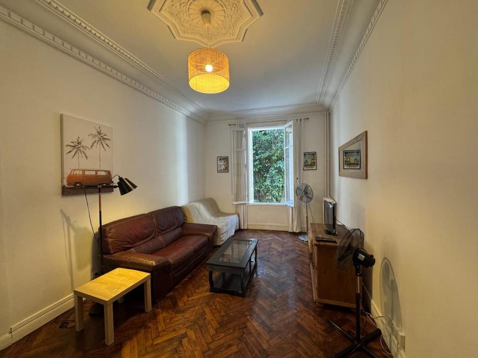 Beau 2 pièces, art déco, plein centre Apartment in Antibes