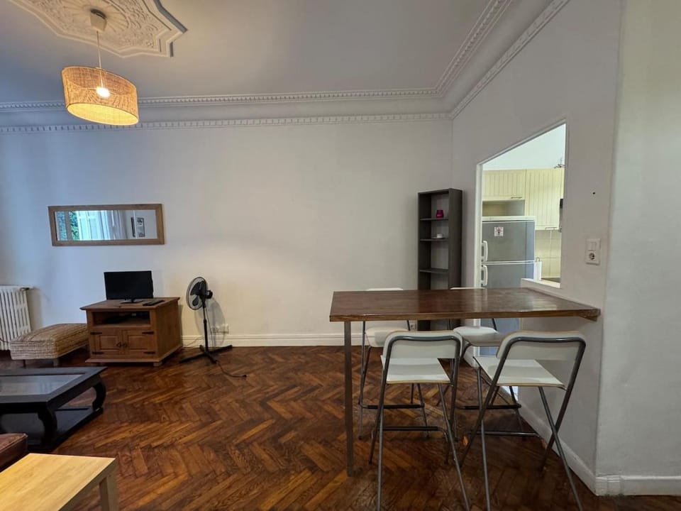 Beau 2 pièces, art déco, plein centre Apartment in Antibes