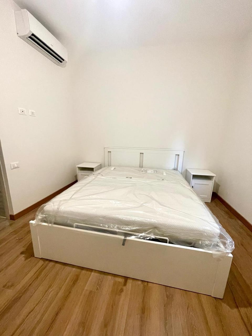 Bedroom, air conditioner