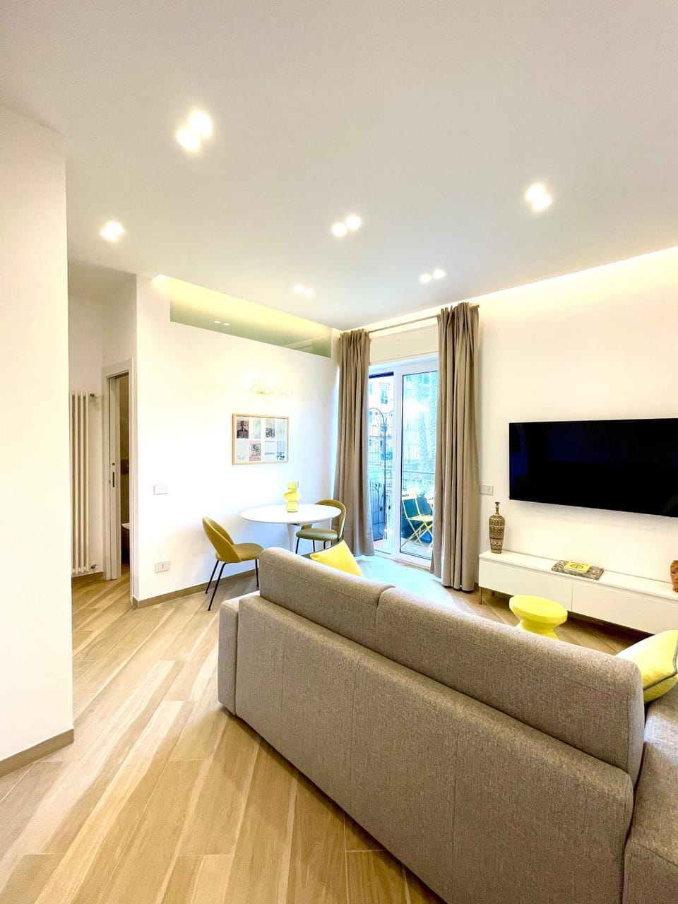 TV and multimedia, Living room, Seating area