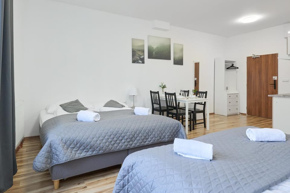 Bed, Living room, Photo of the whole room, Seating area, Bedroom, towels