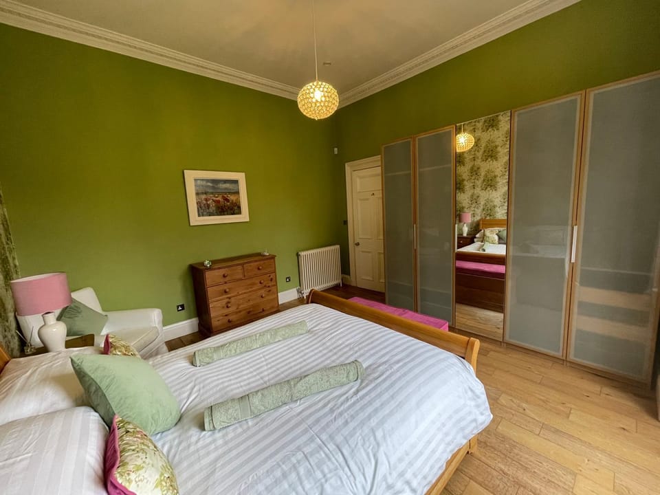 Bed, Photo of the whole room, Bedroom, wardrobe