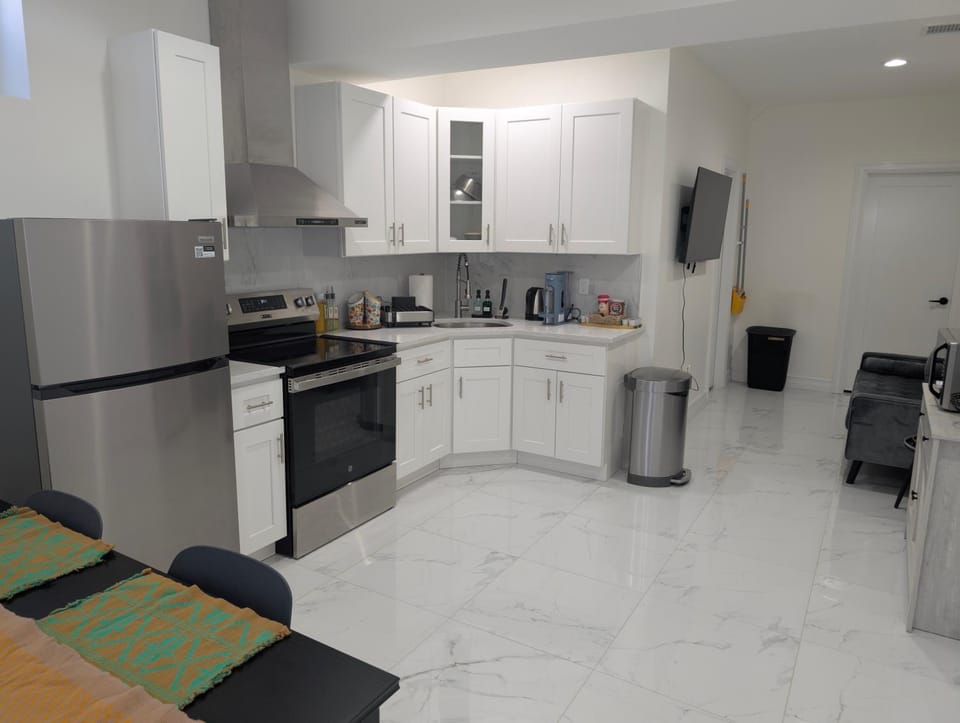 Kitchen or kitchenette, oven, stove