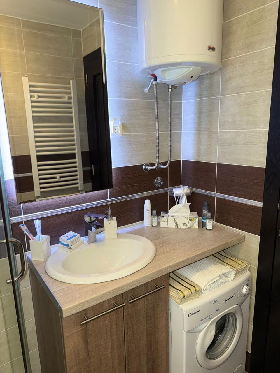 Bathroom, towels, washing machine