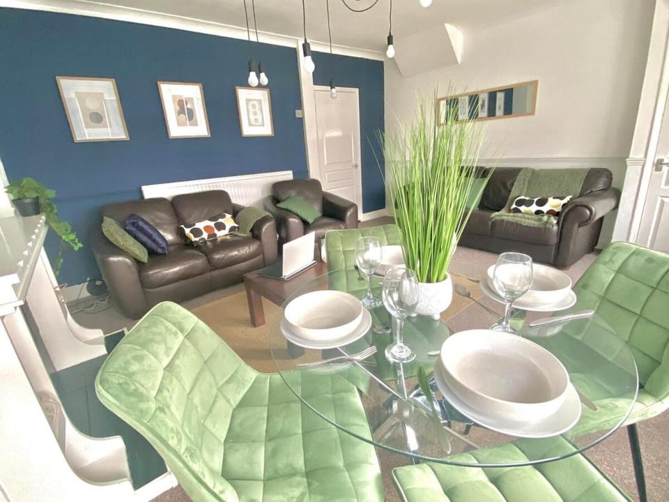 Living room, Seating area, Dining area