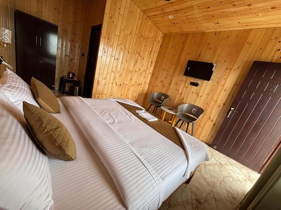 Bed, TV and multimedia, Photo of the whole room