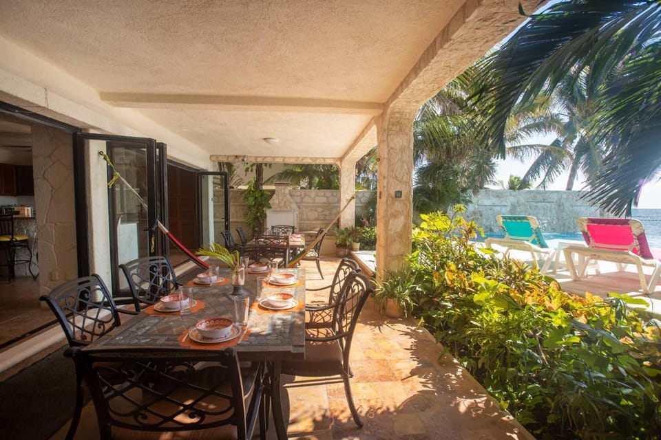 Patio, Balcony/Terrace, Dining area, group of guests