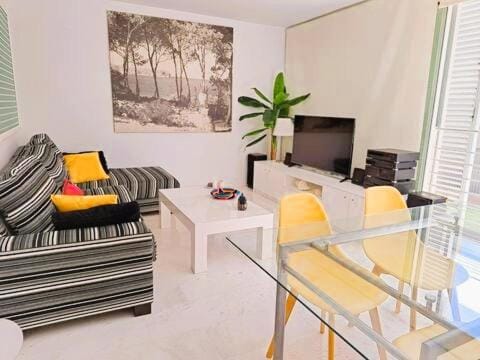 Communal lounge/ TV room
