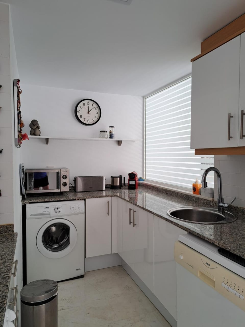 Kitchen or kitchenette, washing machine