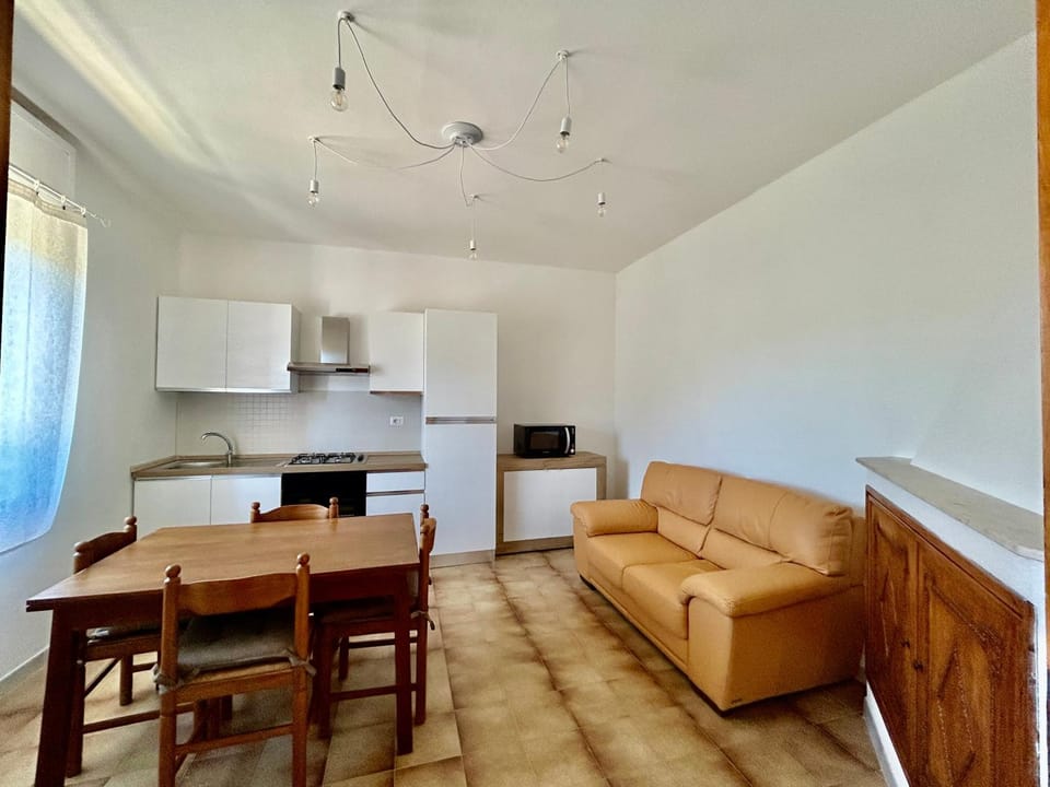 Kitchen or kitchenette, Living room, Seating area, Dining area, oven, stove