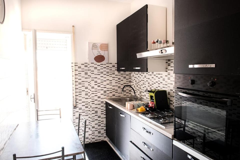 Coffee/tea facilities, Kitchen or kitchenette, dishwasher, microwave, oven, pet friendly, stove, toaster