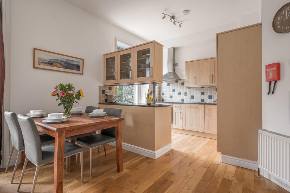 Dining area, kitchen