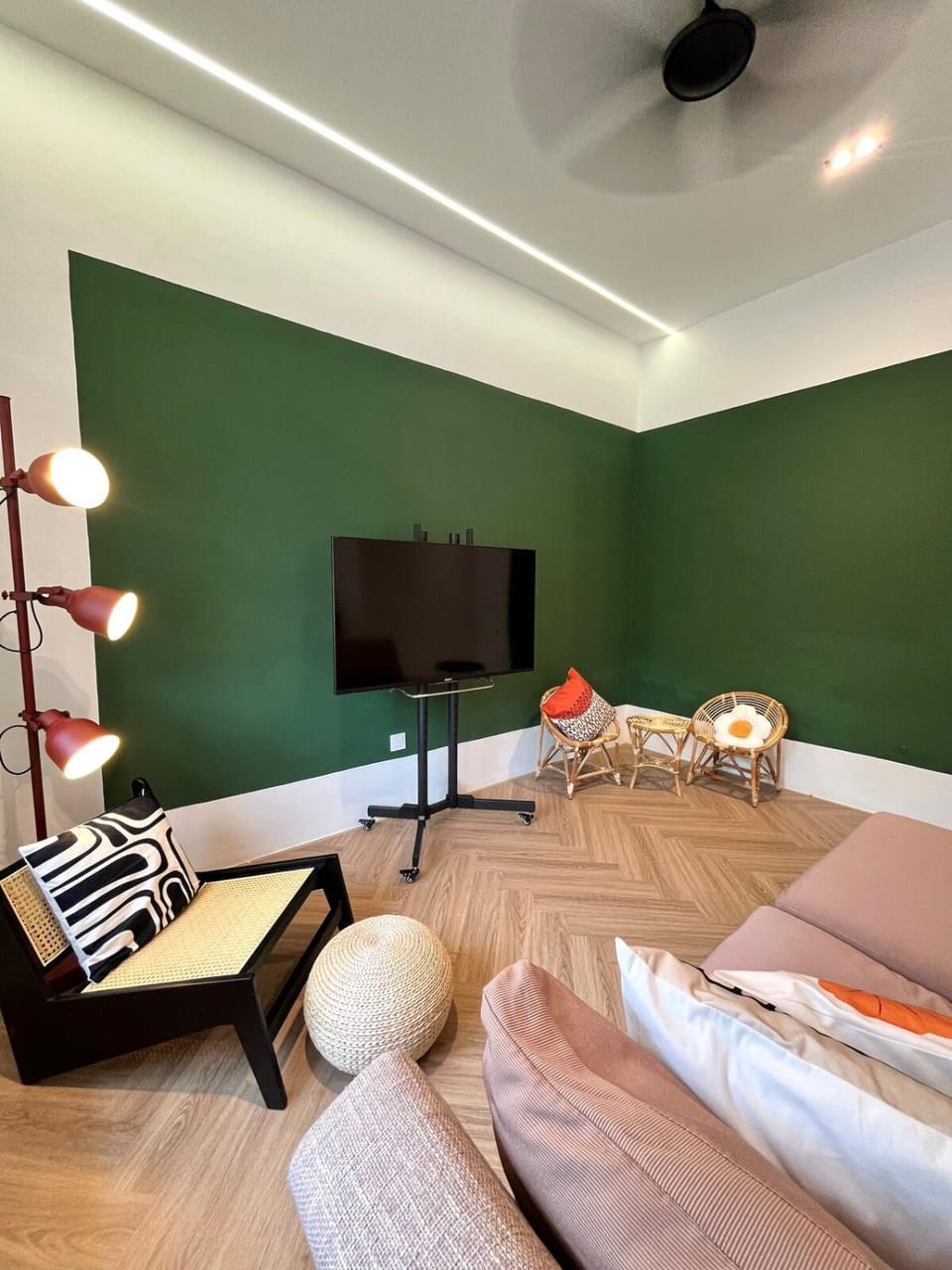 Peranakan House Convenient Stay near Jonker 6-12 pax House in Malacca