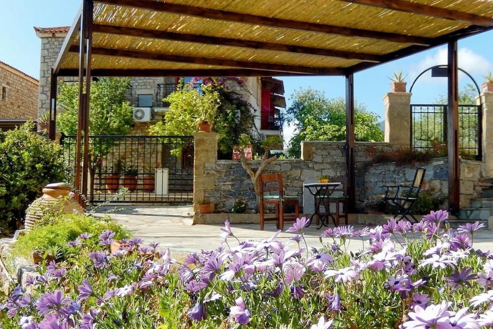 Olympia Zervea Studios with Pool #2 Double Apartment in Messenia